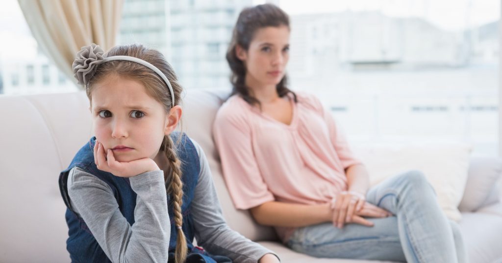 Filha incomodada com a mãe